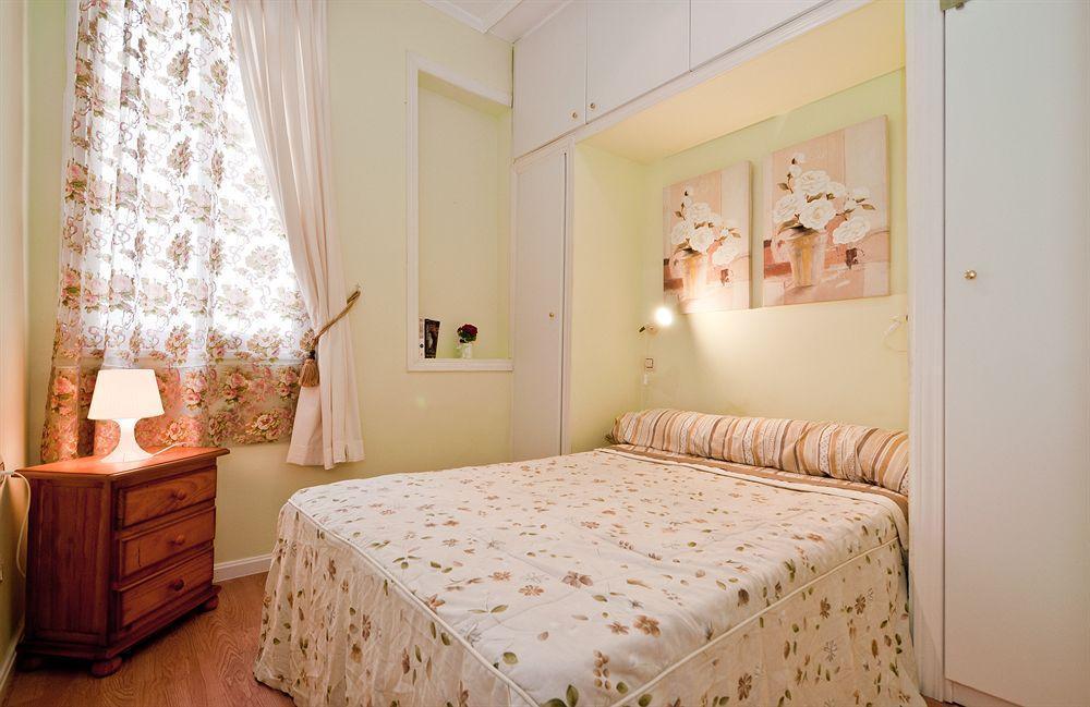 Apartamentos Aqui Me Quedo Madrid Exterior photo