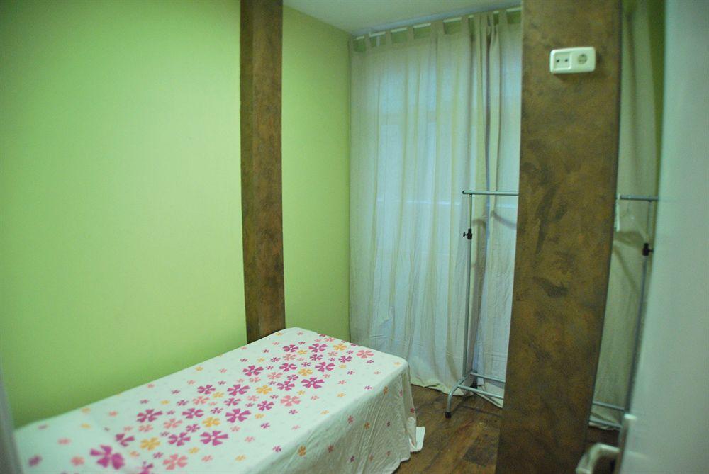 Apartamentos Aqui Me Quedo Madrid Exterior photo