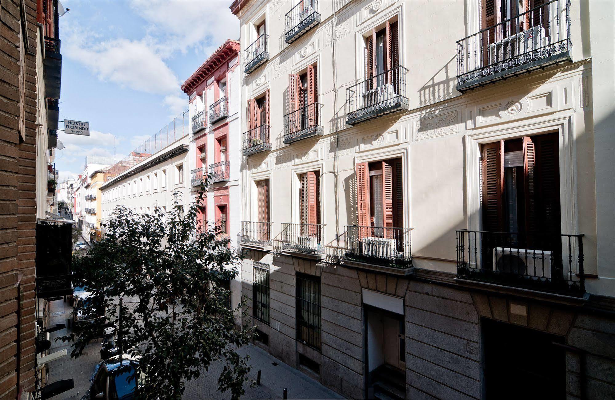 Apartamentos Aqui Me Quedo Madrid Exterior photo