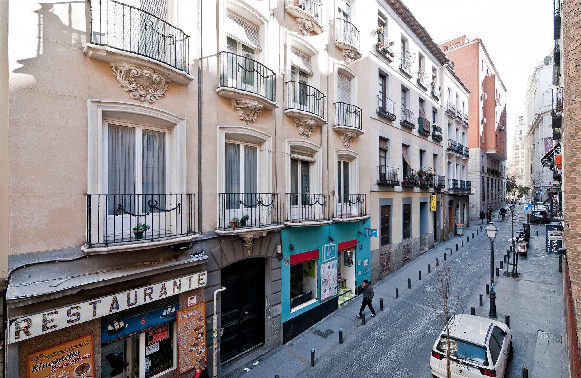 Apartamentos Aqui Me Quedo Madrid Exterior photo