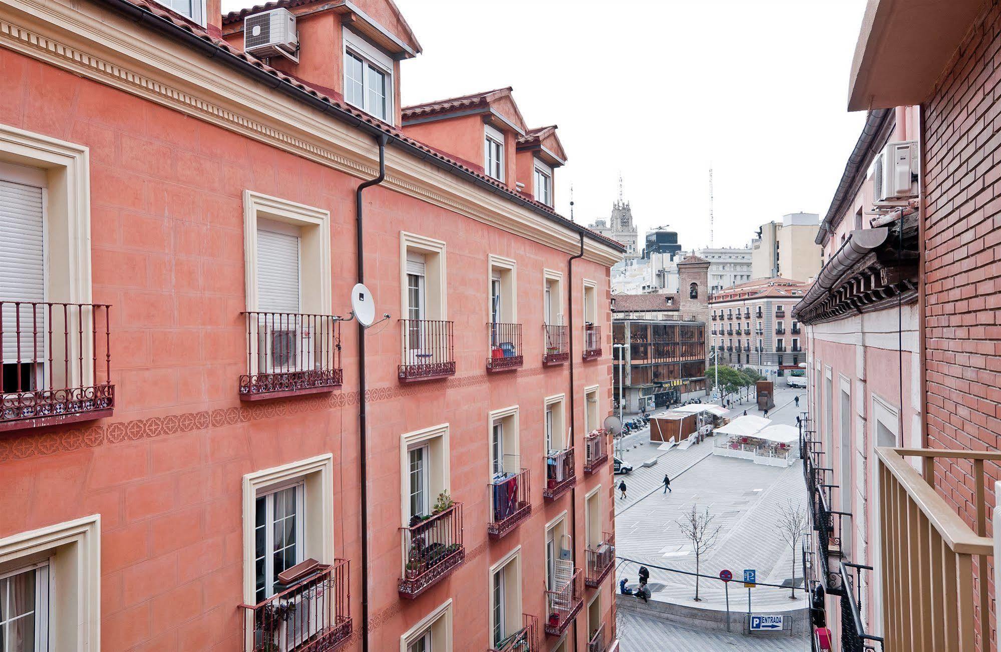 Apartamentos Aqui Me Quedo Madrid Exterior photo