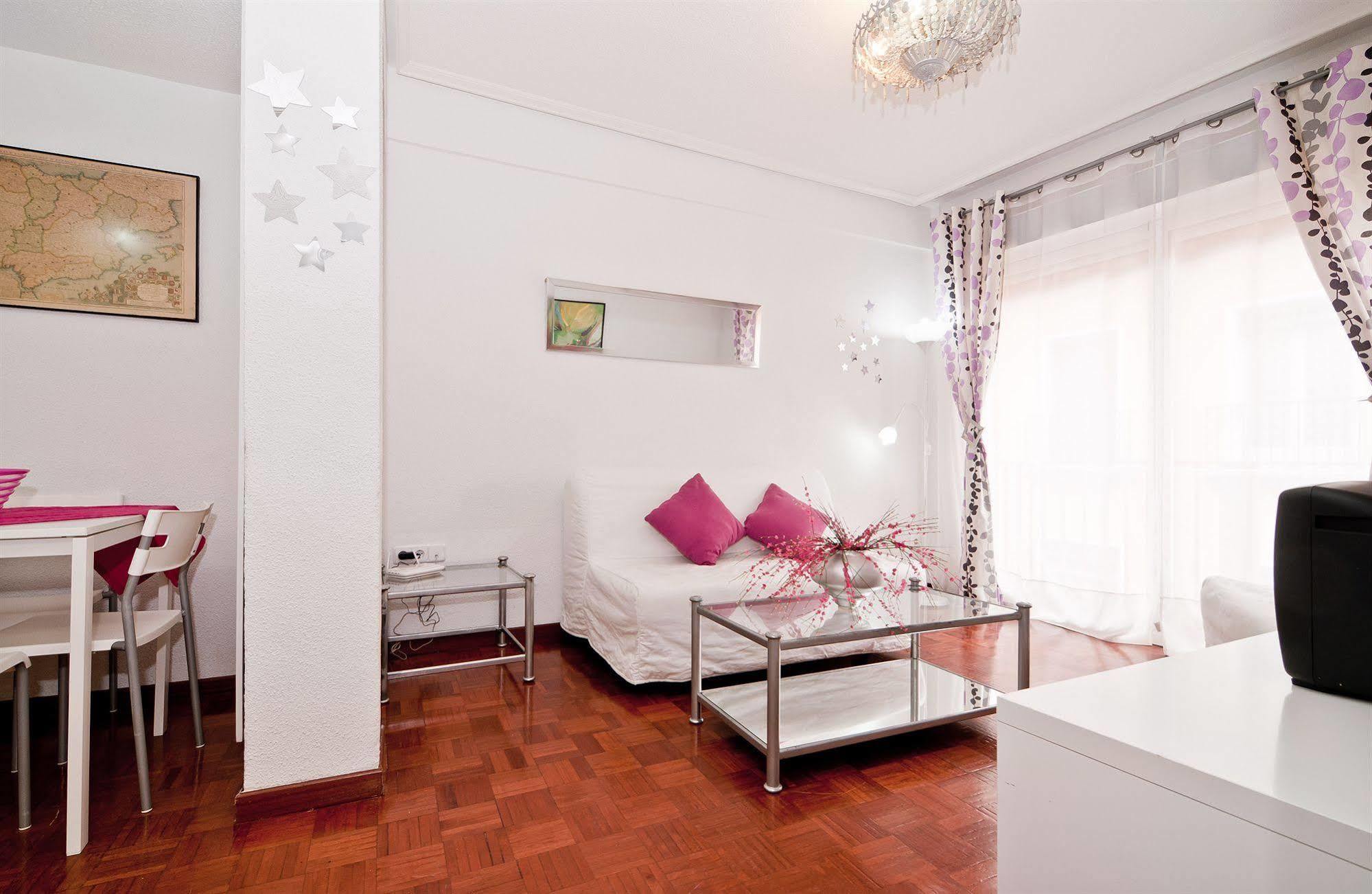 Apartamentos Aqui Me Quedo Madrid Exterior photo