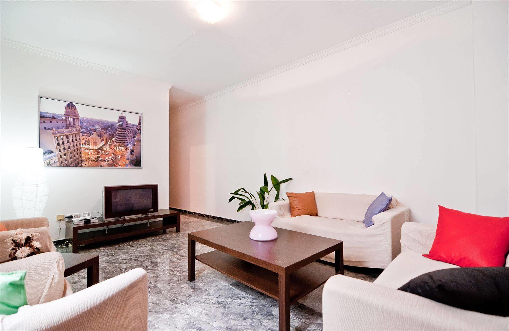 Apartamentos Aqui Me Quedo Madrid Exterior photo