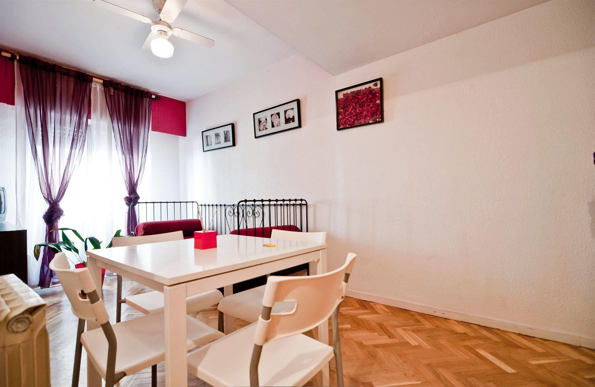 Apartamentos Aqui Me Quedo Madrid Exterior photo