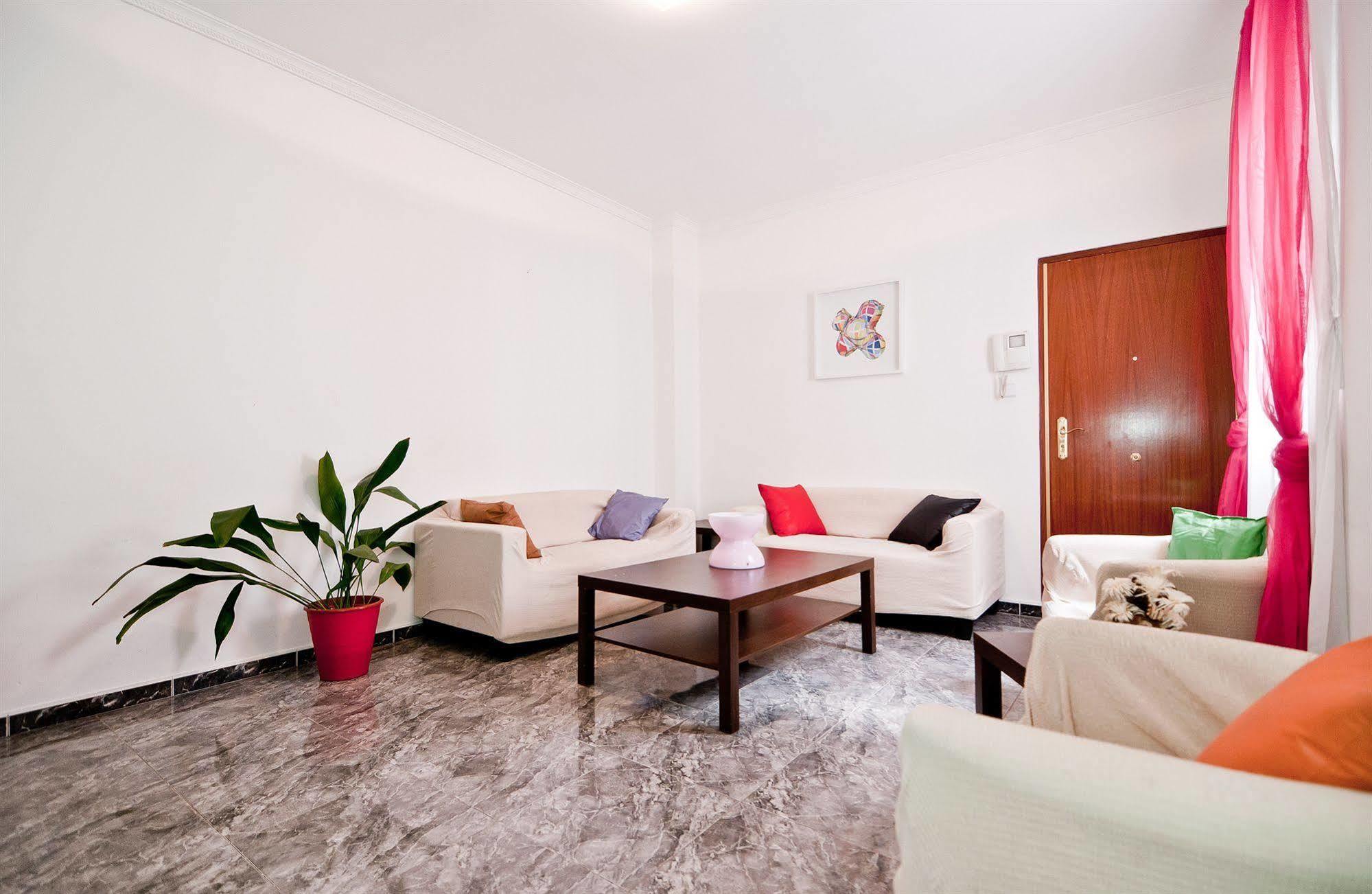 Apartamentos Aqui Me Quedo Madrid Exterior photo