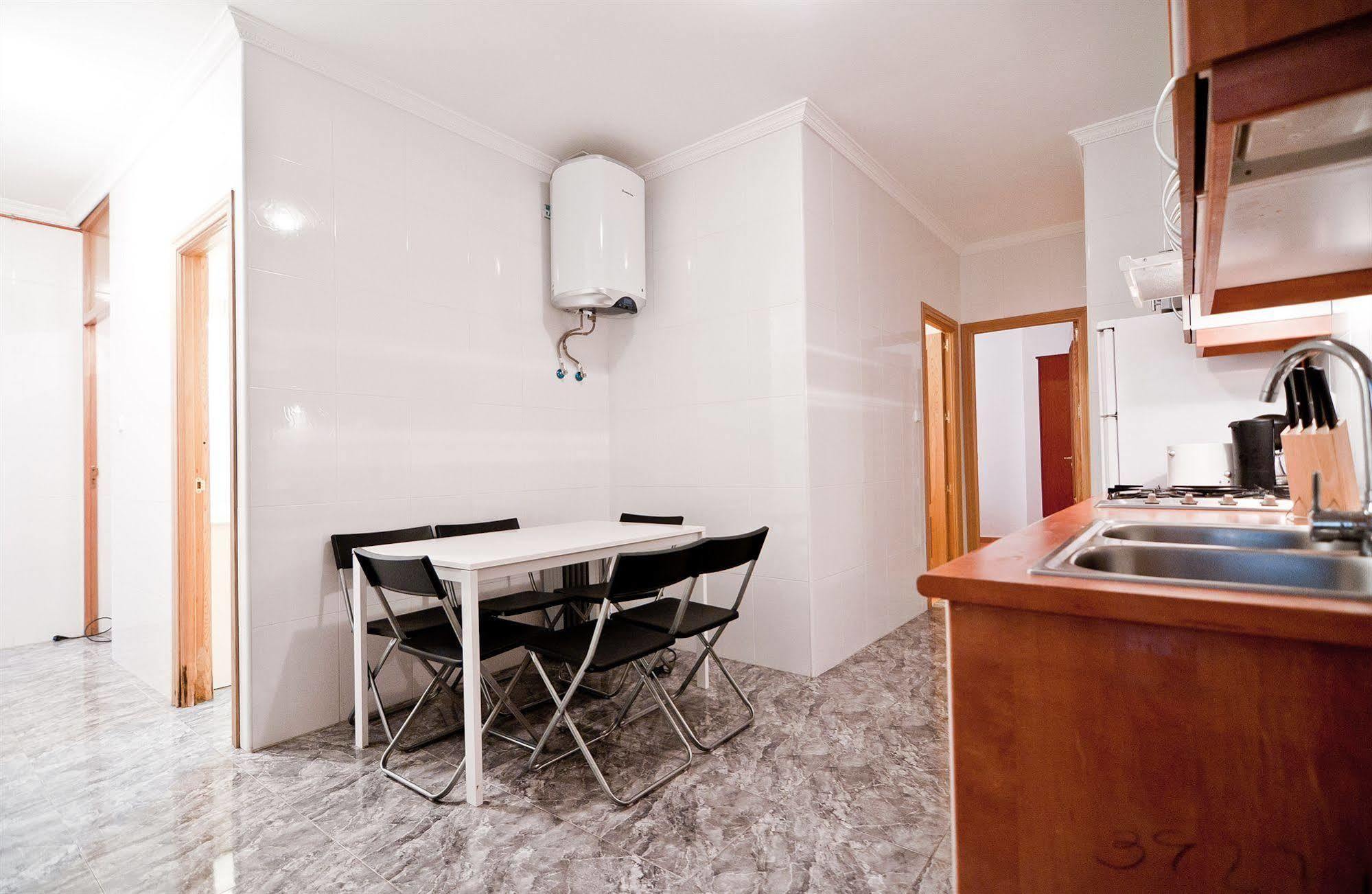 Apartamentos Aqui Me Quedo Madrid Exterior photo