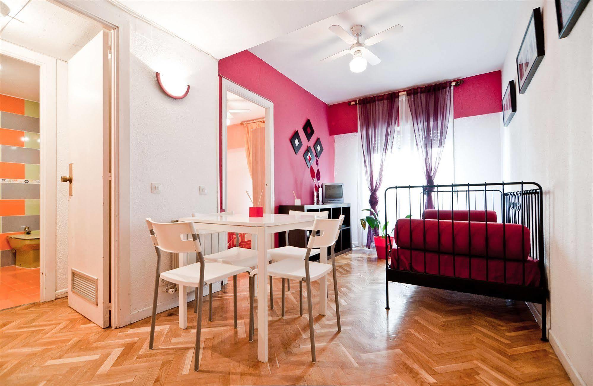 Apartamentos Aqui Me Quedo Madrid Exterior photo
