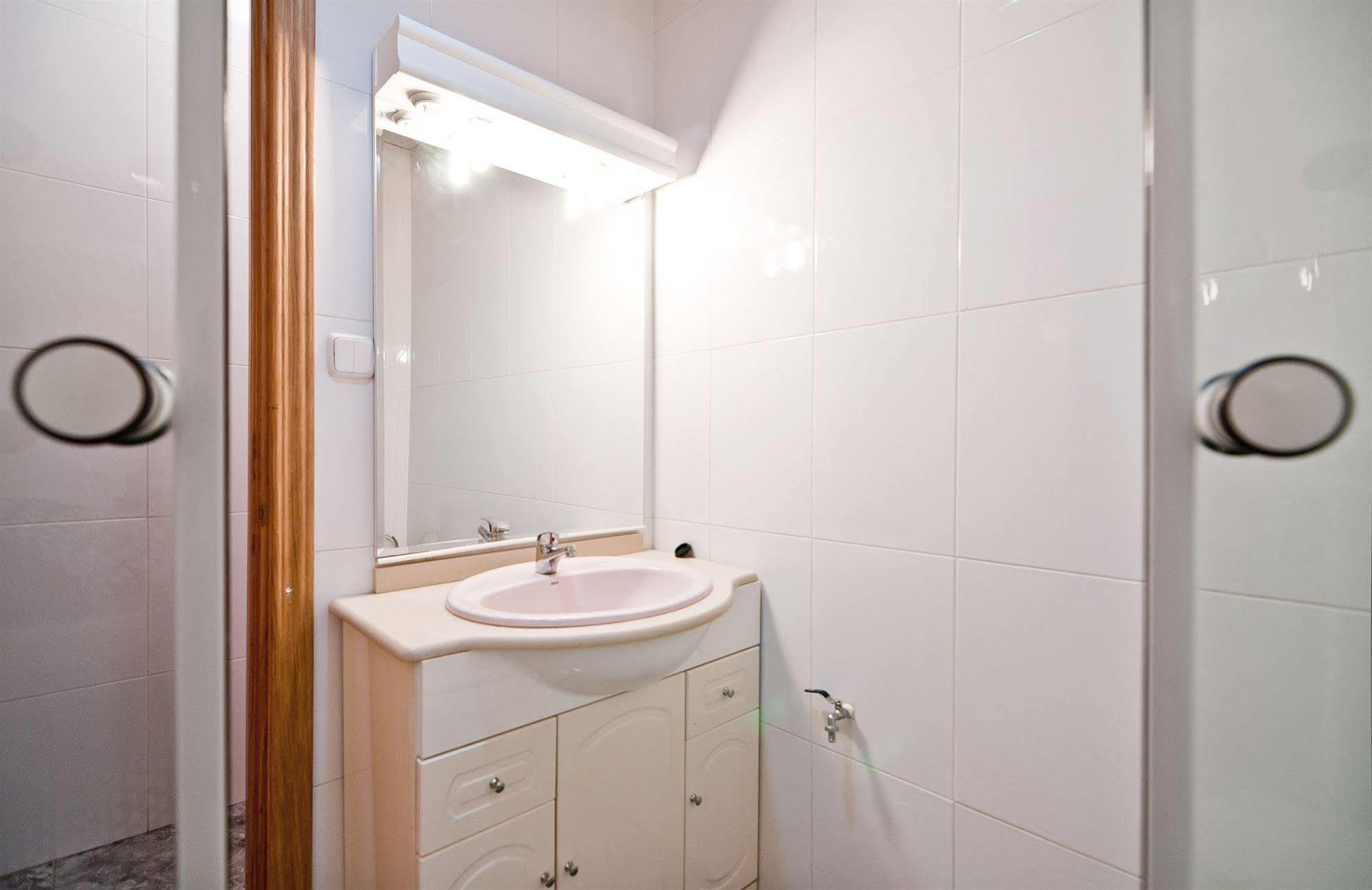 Apartamentos Aqui Me Quedo Madrid Exterior photo