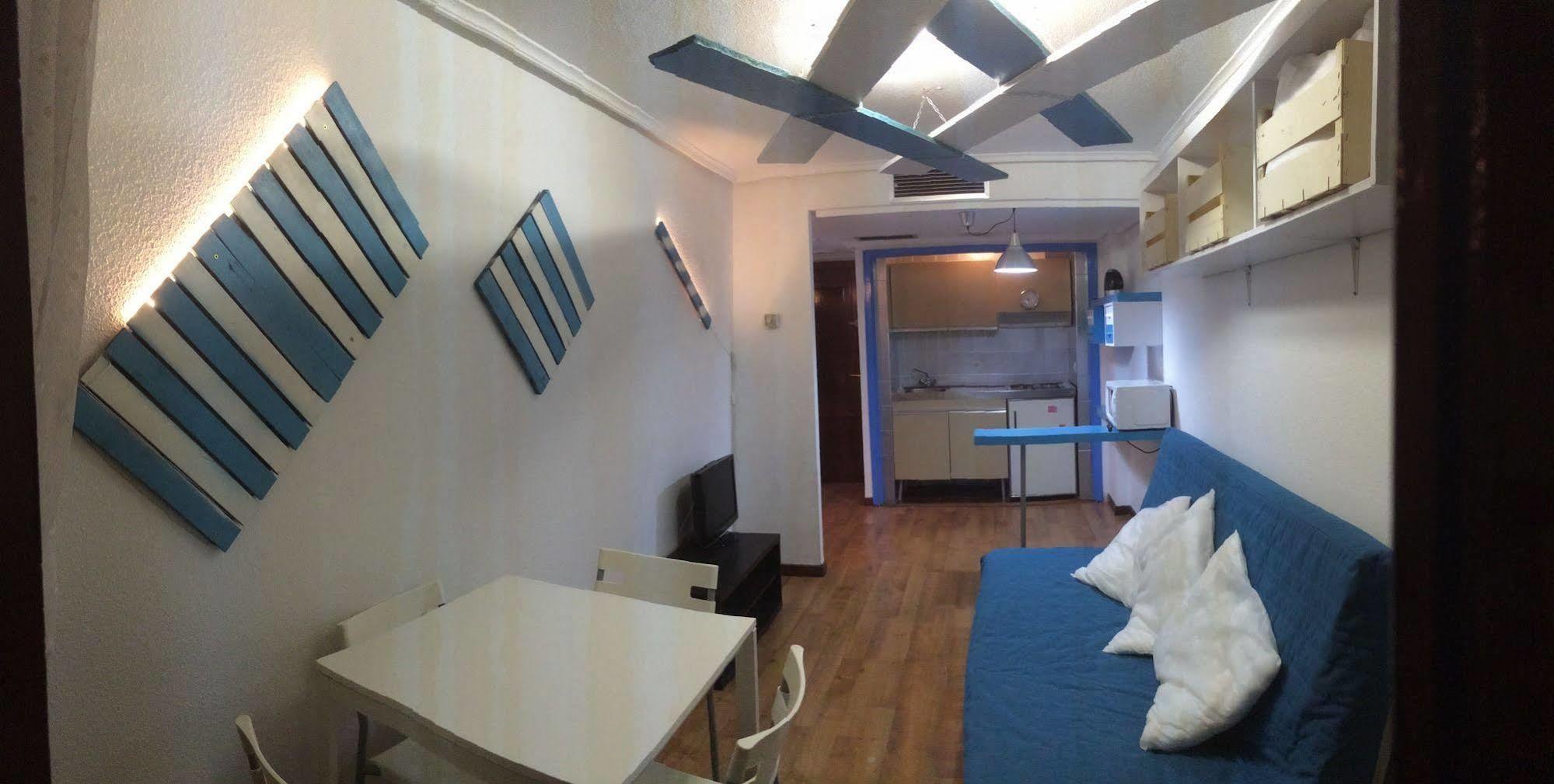 Apartamentos Aqui Me Quedo Madrid Exterior photo