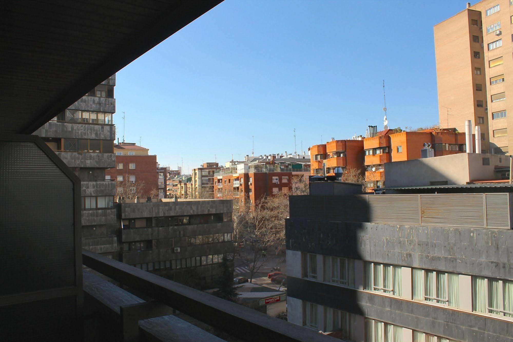 Apartamentos Aqui Me Quedo Madrid Exterior photo